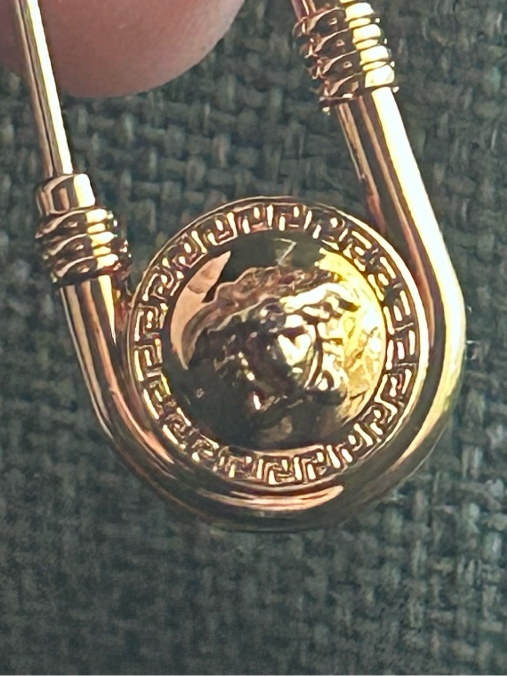 Versace Medusa Safety Gold Color Pin Brooch Accessories Large New W/O Tag - Picture 5 of 5